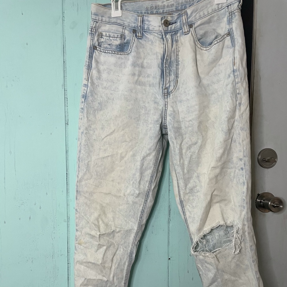American Eagle Lightwash Mom Jeans